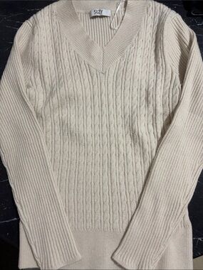 Cream Cable Knit V-Neck Sweater for MWem